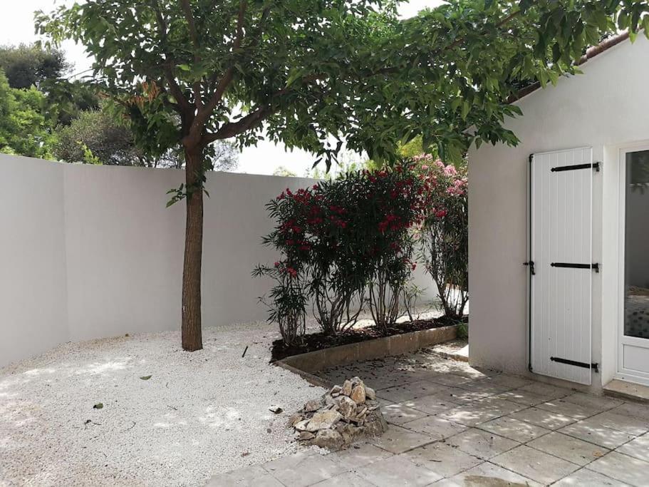 Villa Au Calme Avec Exterieur Et Parking Gratuit Aux Portes D'Aix Et Marseille Emplacement Ideal Bagian luar foto